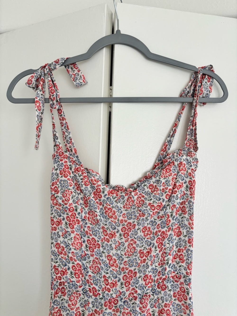 Vintage Reformation Red & White Floral Tie-Shoulder midi dress